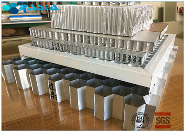 China Deformação material e impacto de alumínio da estrutura de favo de mel do recuo anti - resistentes fornecedor